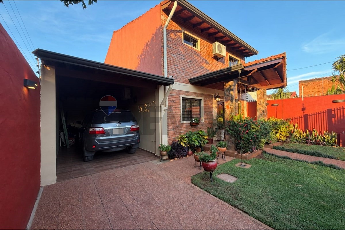Casa en venta en Bernardino Caballero