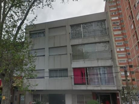 Apartamento En La Blanqueada Sobre Avenida 8 De Octubre 1d