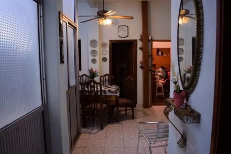 Apartamento 2 Dormitorios Con Patio En La Comercial, Montevideo