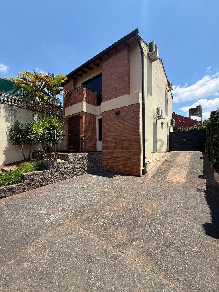 Casa en Alquiler para vivienda u oficina – Barrio Mburicaó, Asunción — foto 3