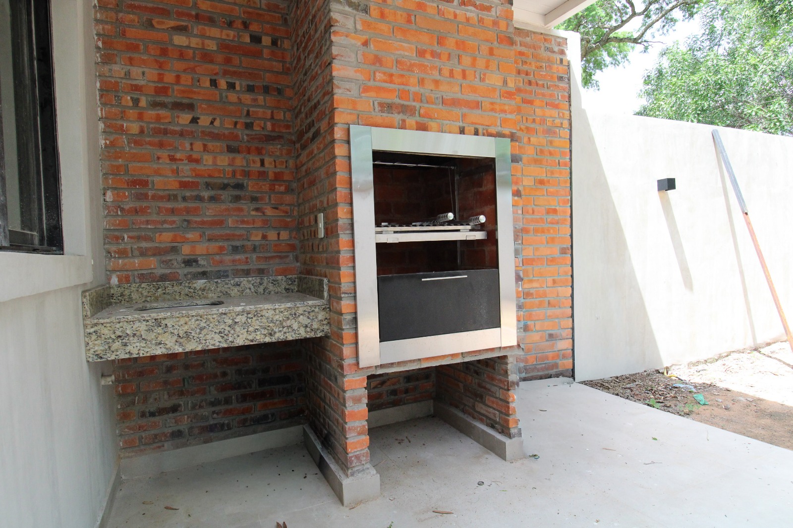 EN VENTA DÚPLEX A ESTRENAR CON QUINCHO Y PATIO EN ITA ENRAMADA — foto 3