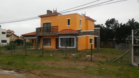 Hermosa Casa En Punta Pinares