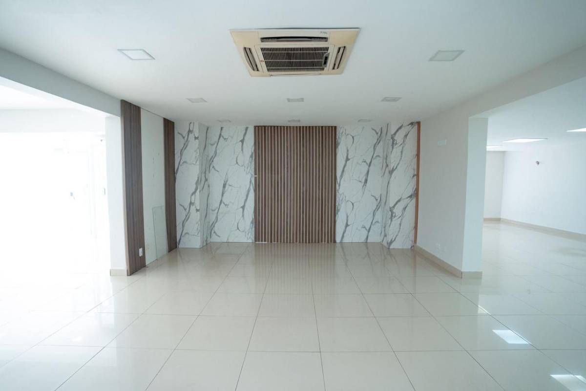 Vendo amplia oficina en Villa Morra Asunción. — foto 2