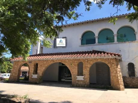 Alquilo Casa En Esquina, Especial Para Oficinas Corporativas