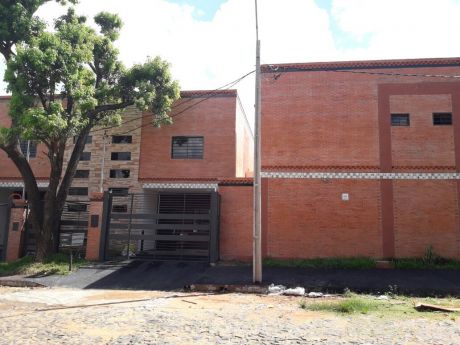 Vendo O Aquilo Dúplex De Tres Dormitorios Zona Primer Presidente