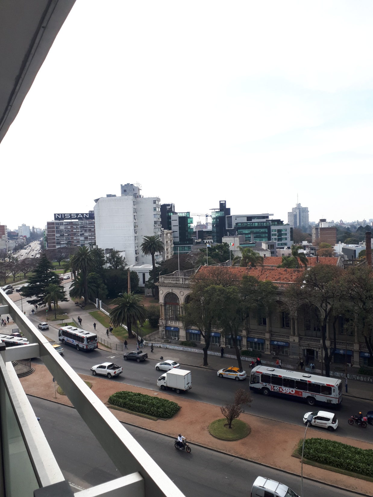 CECILIA VINCENT- HERMOSO APARTAMENTO EN TRES CRUCES