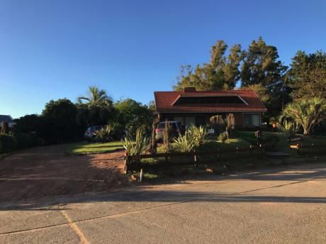 Excelente Casa En Solanas Frente Al Mar