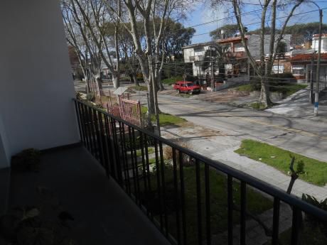 Ph De Altos, Cerca De Todos Los Servicios, Al Frente C/balcon.