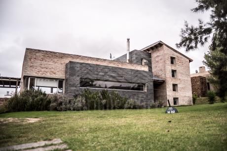 Venta Casa 3 Dormitorios - Altos De La Tahona
