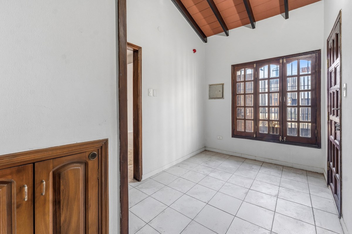 Oficina-Alquiler-Juan Pablo Gorostiaga, San Jorge, Asunción — foto 3