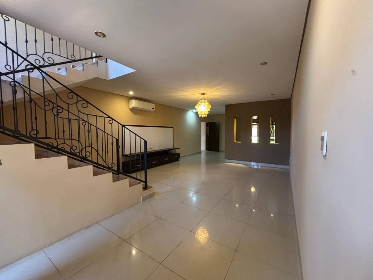 ALQUILO CASA CON PISCINA DE 4 HABITACIONES ZONA CIT - LUQUE — foto 3