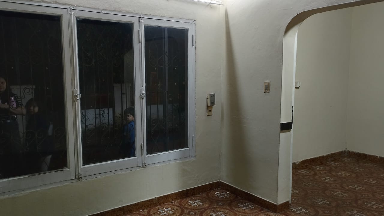 ALQUILO SALÓN PARA COMERCIO — foto 2