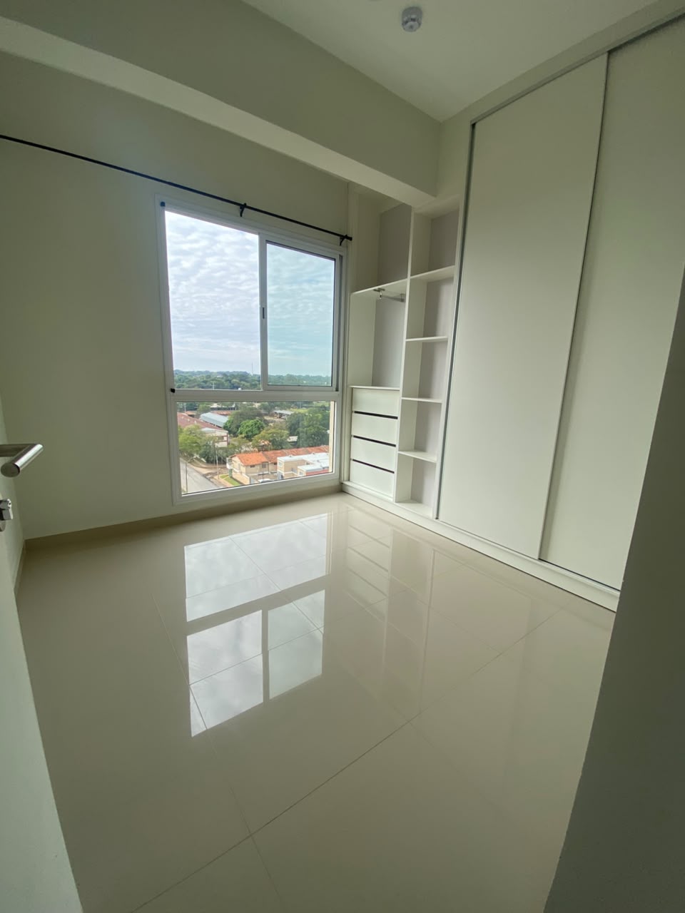 ALQUILO HERMOSO DEPARTAMENTO — foto 2