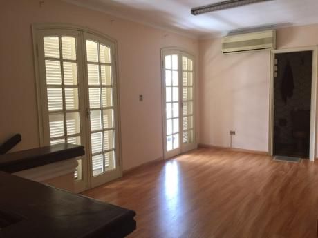 Se Alquila Casa De 3 Dormitorios, En Barrio Carmelitas