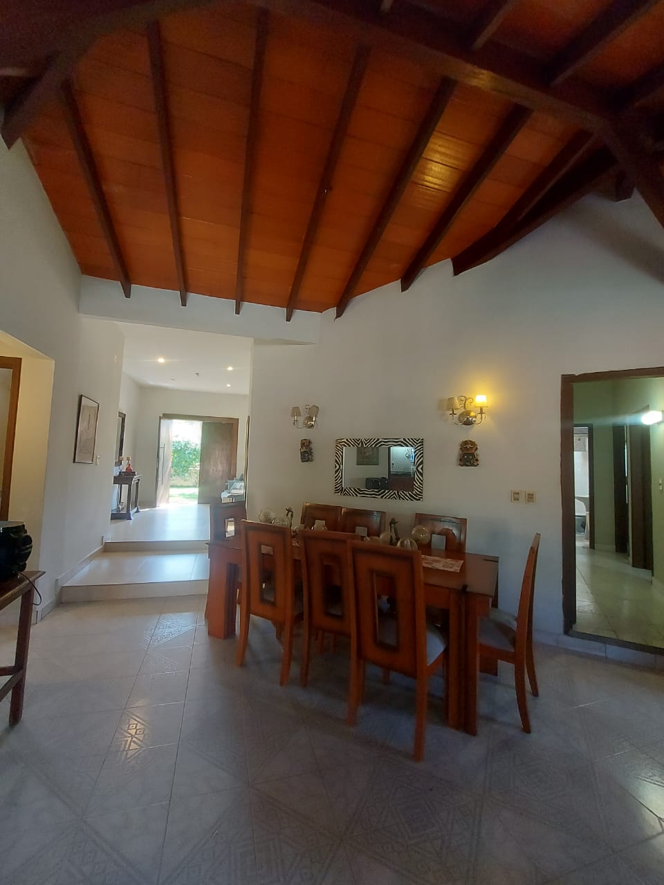 Vendo Casa de 2.400 m2 en el Centro de San Bernardino - LHO5884063 — foto 2
