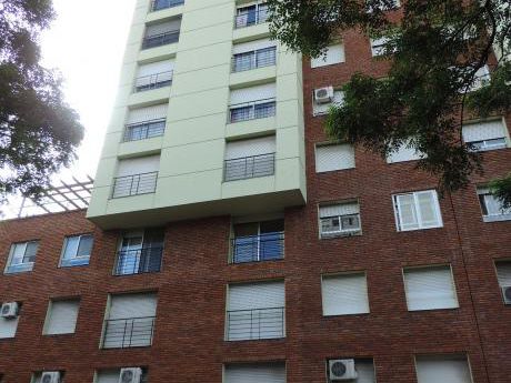 Araucho Y Plaza Varela.impecable