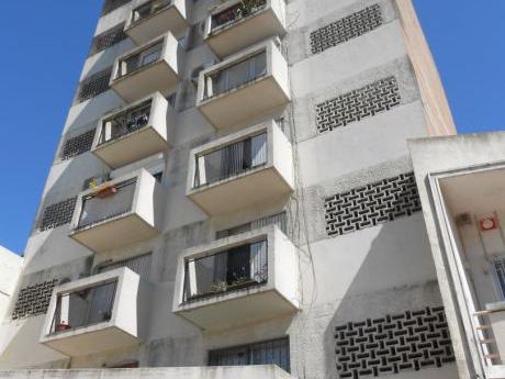 Hermoso Apartamento Sobre Avenida !!!