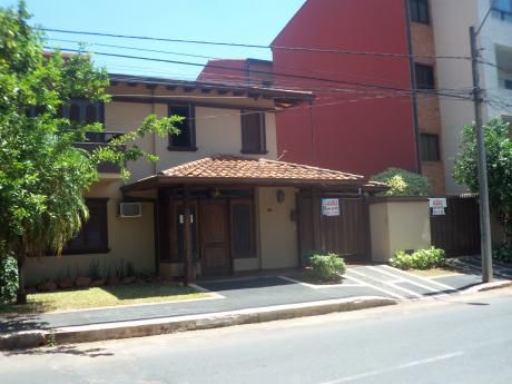 Elegante Residencia De 4 Dormitorios En Bº Herrera