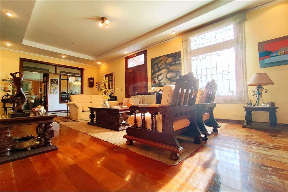 EN VENTA EXCLUSIVA RESIDENCIA EN ASUNCIÓN — foto 3