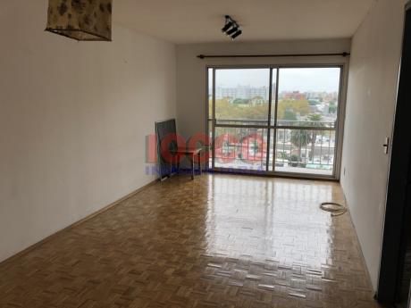 Apartamento Sobre Avda. Rivera