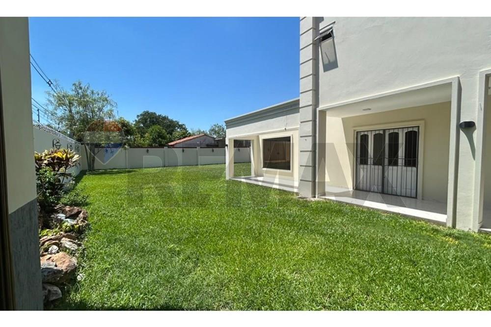 RESIDENCIA EN ESQUINA EN LUQUE — foto 3