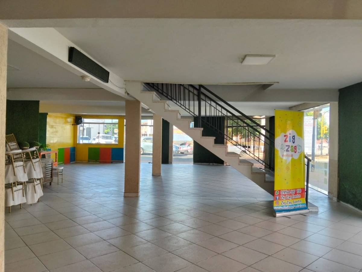ALQUILO IMPECABLE SALON COMERCIAL — foto 2