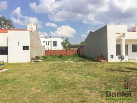 De Oferta Terreno (zona Colegio Cambridge)