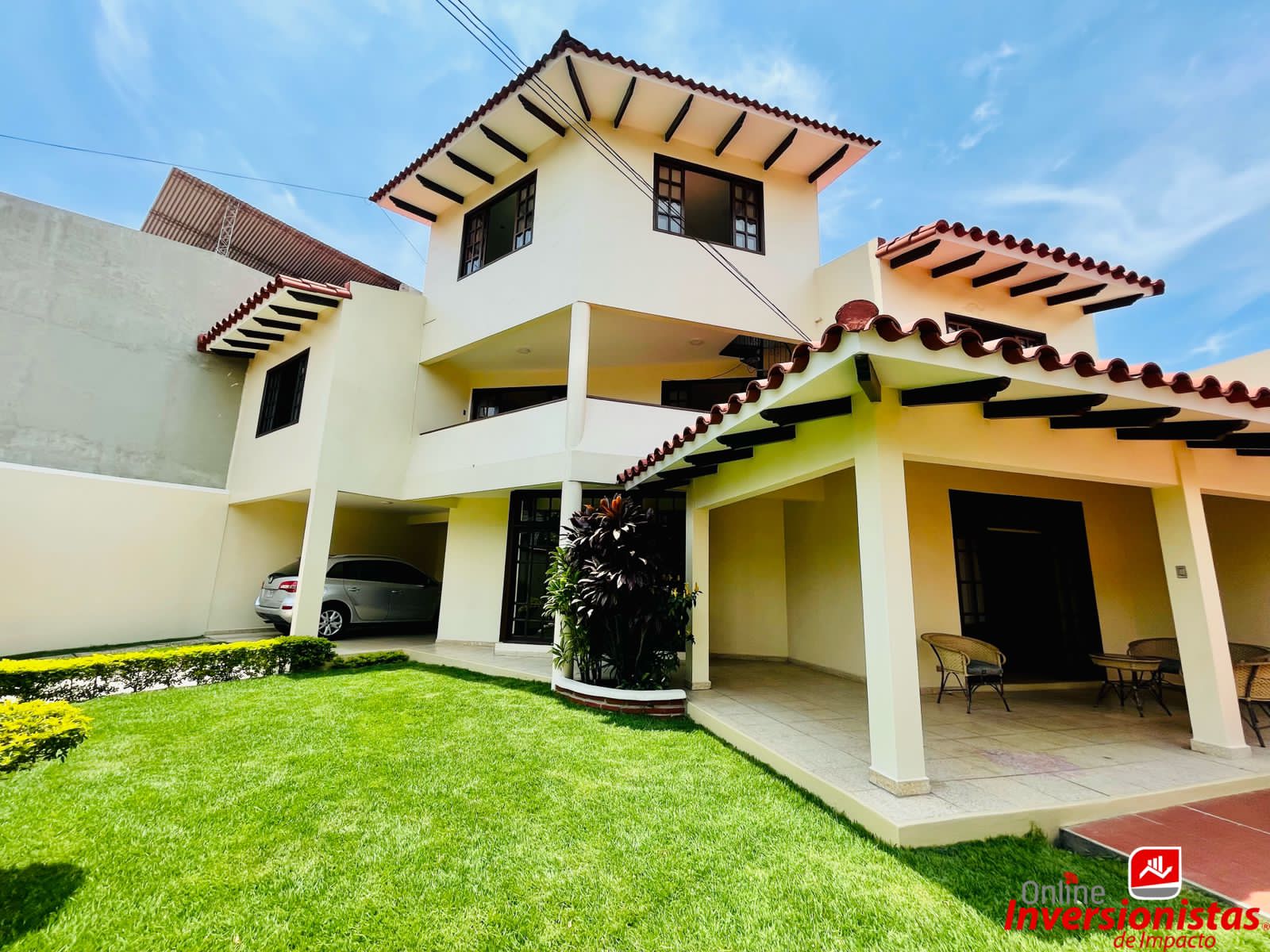 Casa En Venta En Esquina Con 2 Departamentos