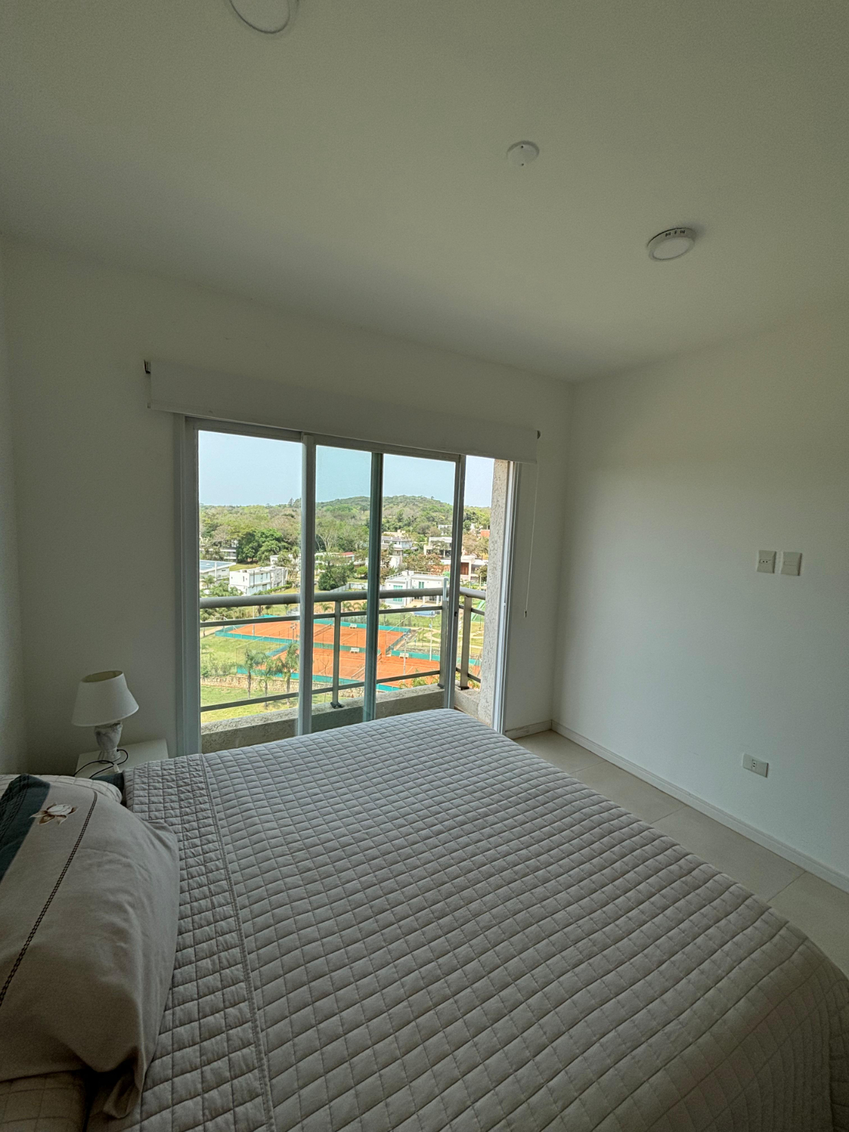 SAN BERNARDINO EN ALQUILER DEPARTAMENTO DE 3 DORMITORIOS EN AQUA VILLAGE — foto 2