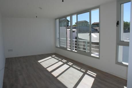 Estrene Moderno Edificio Sobre Bv. Artigas
