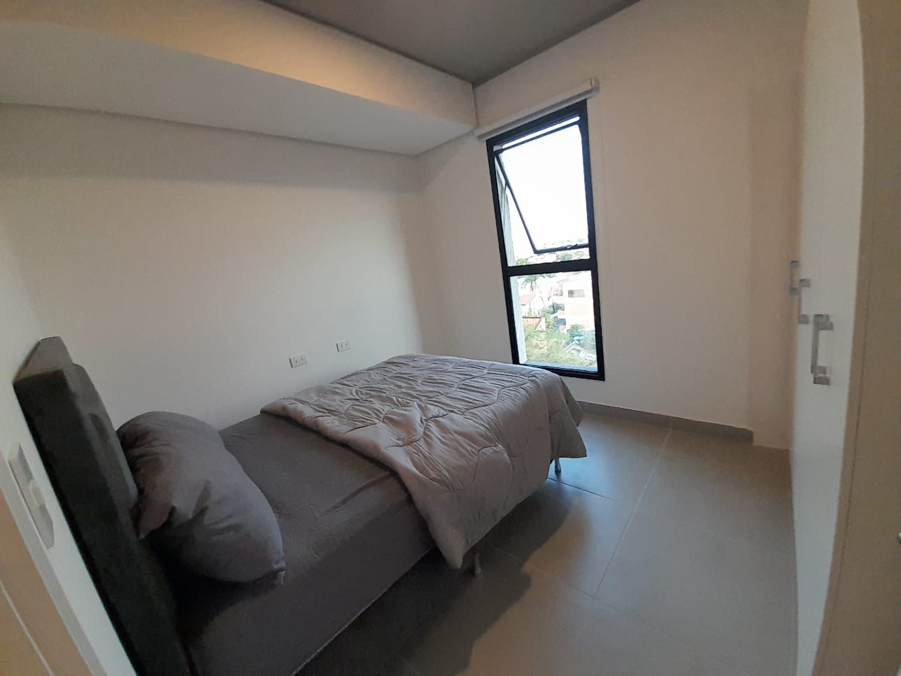 Alquilo Departamento Amoblado 2 Dormitorios en Sajonia — foto 3