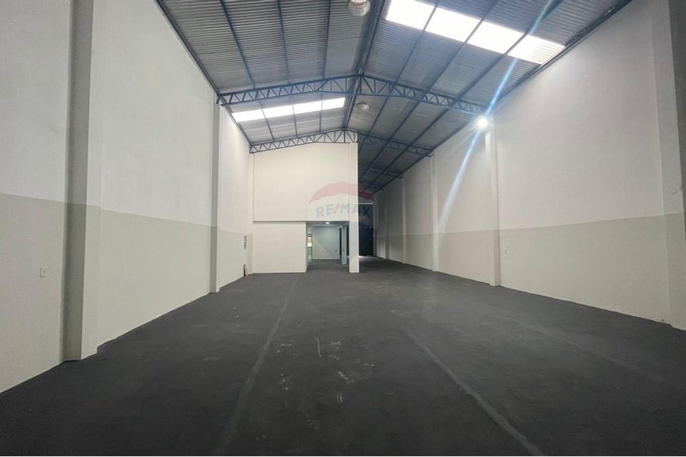 ALQUILER DE DEPOSITO EN FERNANDO DE LA MORA — foto 2