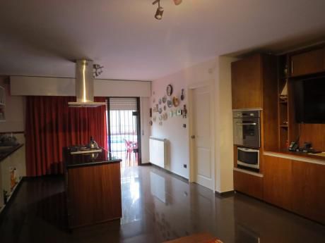 Casa En 2 Plantas - 3 Dormitorios Acepta Banco - Buceo