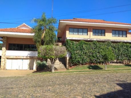 Alquilo Casa En El Barrio Mburucuya.