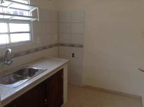 Casa Al Frente Con Dos Dormitorios Y Baño