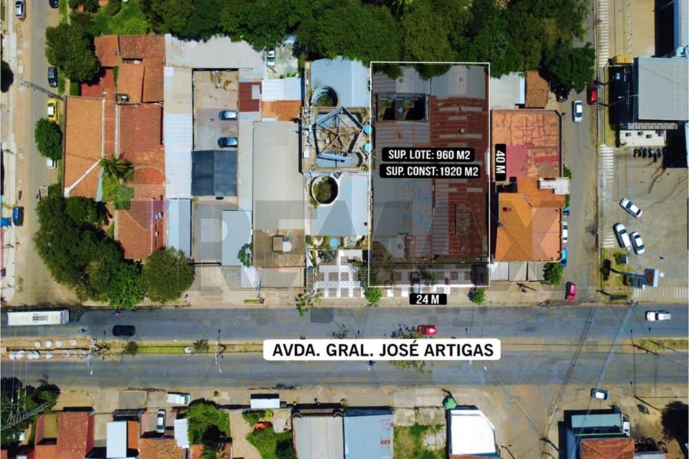 EN VENTA PROPIEDAD CON 24 METROS SOBRE AV. ARTIGAS! — foto 2