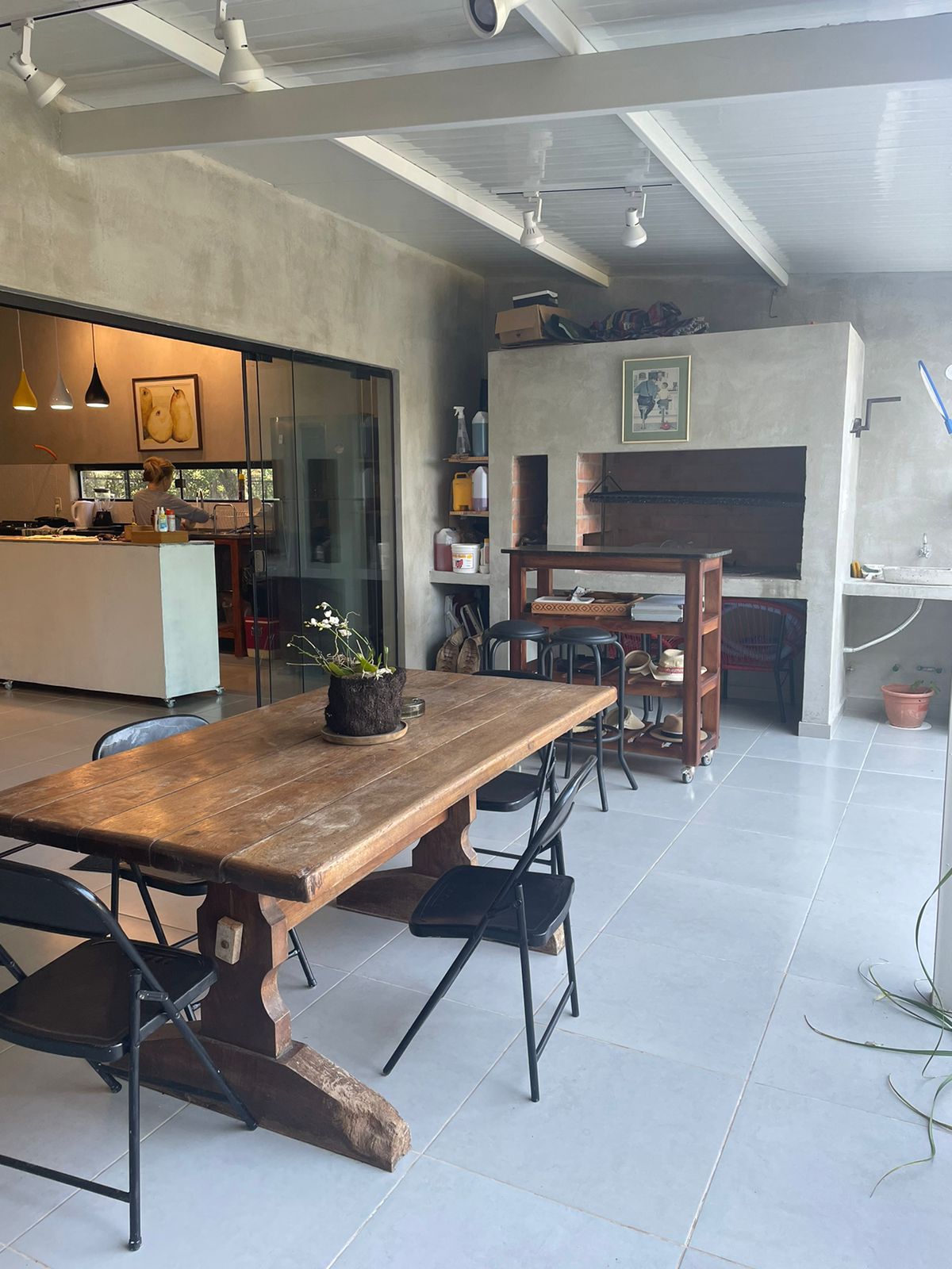 VENDO MODERNA CASA EN EL CENTRO DE SAN BERNARDINO — foto 3