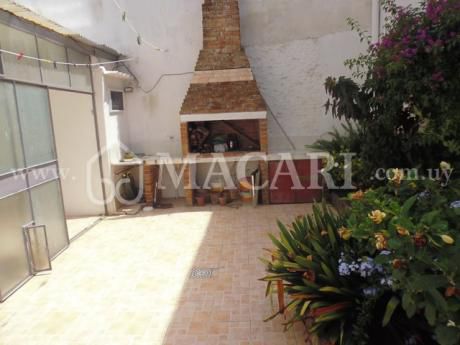 Casa Sobre Gaboto Con Patio Y Parrillero Ph No Admite Préstamo Bancario.