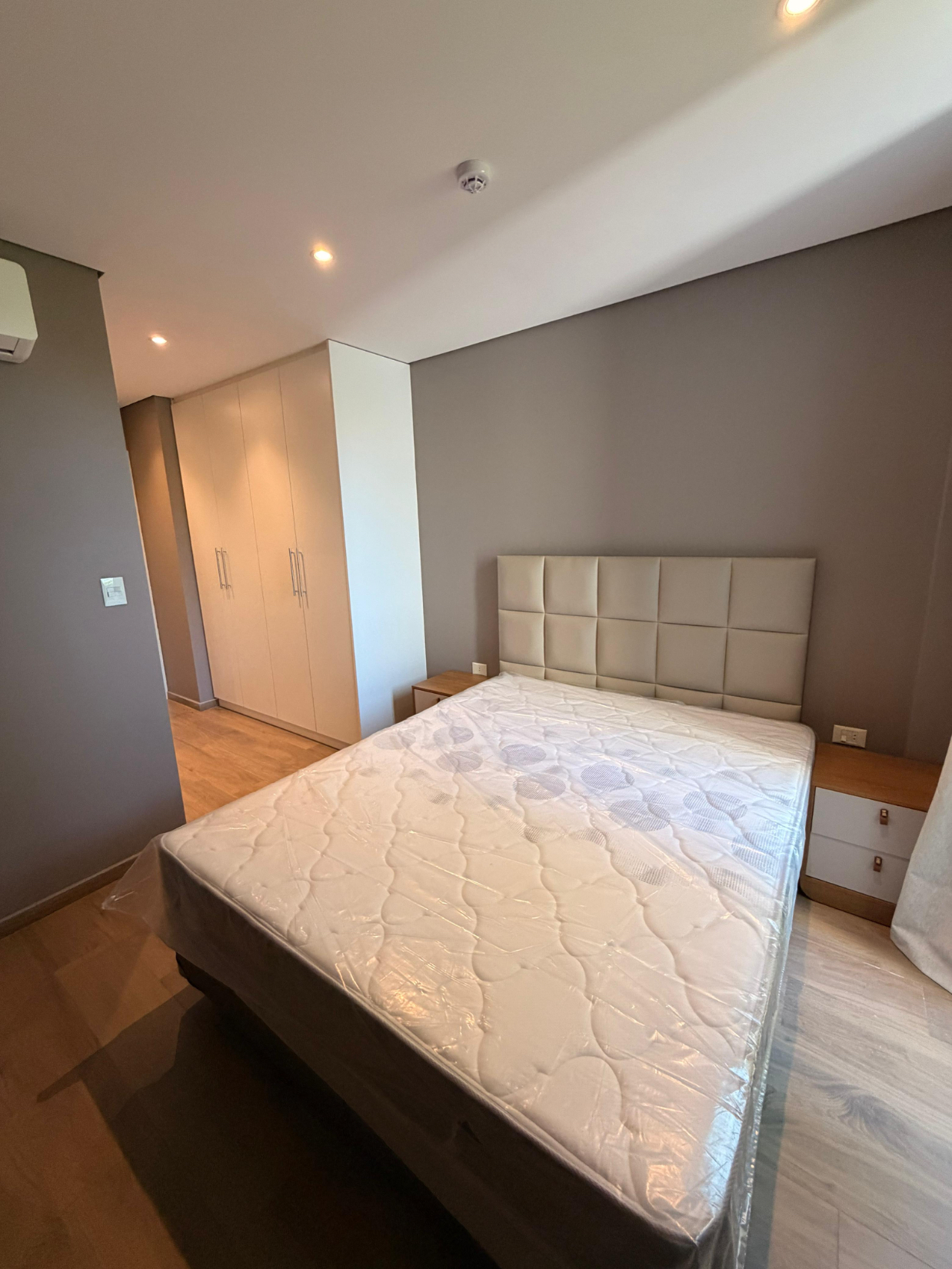 Villamorra Amoblado En Alquiler Departamento De 1 Dormitorio Con 2 Baños — foto 2