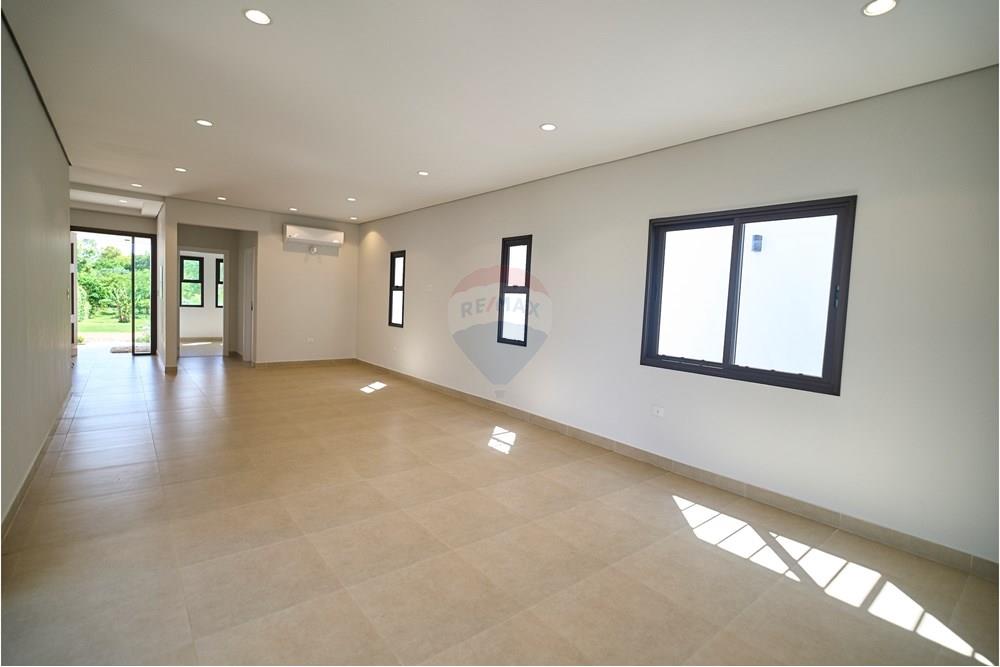 Vendo casa en Barrio Cerrado Surubi'i con financiación propia — foto 3