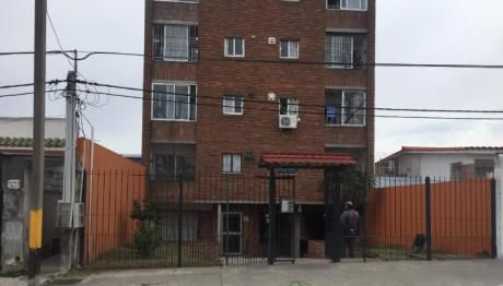 Fray Bentos Y Comercio,3 Dormitorio,$18.500 No Tiene Gastos Comunes, Si Mascotas