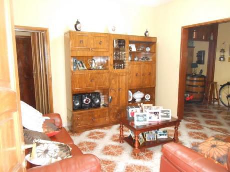 A Pasitos De Avenida Garzón!! Muy Buen Inmueble!!