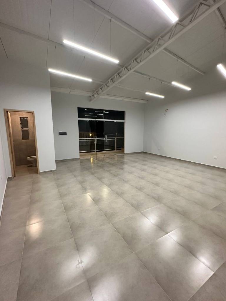 Alquilo Salones Comerciales En El Barrio Trinidad — foto 3