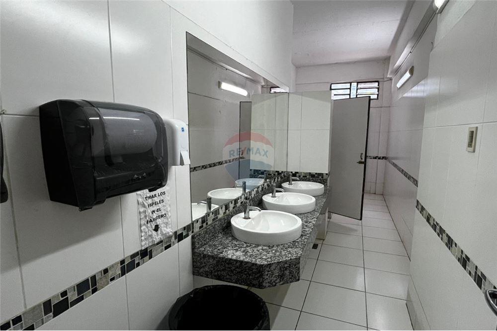 ALQUILO LOCAL COMERCIAL AV. CACIQUELAMBARE — foto 2