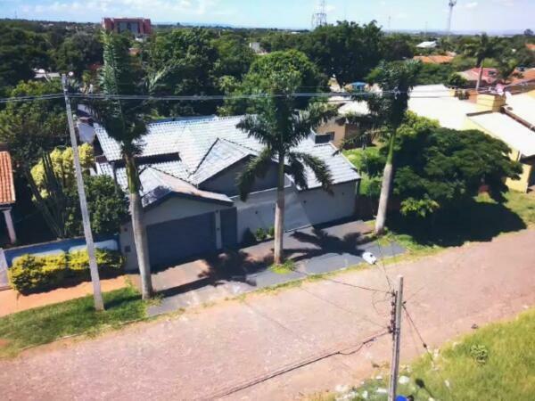 VENDO CASA EN PEDRO JUAN CABALLERO C/ PISCINA - foto 1