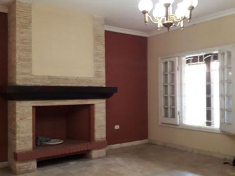 Alquilo Casa Para Oficina En Barrio Herrera Prox Municipalidad