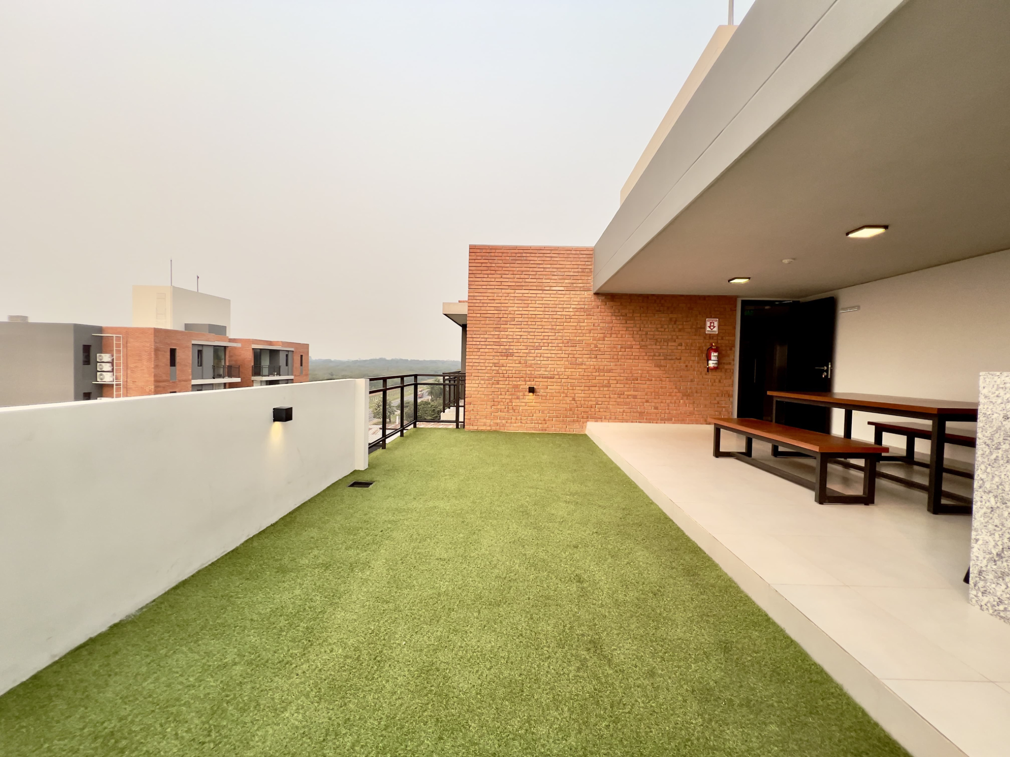 ZONA CIT, EN VENTA, DEPARTAMENTO AMOBLADO DE 2 DORMITORIOS, CON COCHERA — foto 3