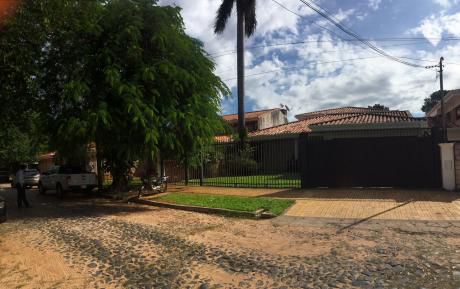 En Venta! Amplia Residencia En Mcal. Estigarribia. 800m2