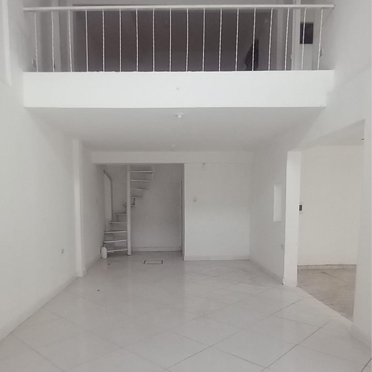 Alquier de Salon Comercial - Edificio Corralon — foto 2