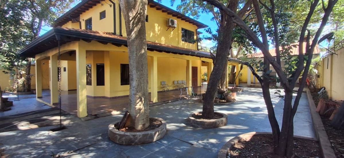 AMPLIA CASA EN ALQUILER EN LAMBARÉ – ZONA CANAL 13! — foto 3